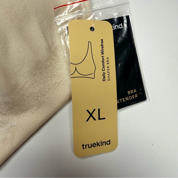 Seamless Black and Cream Bralette Set - Picture 7 of 16